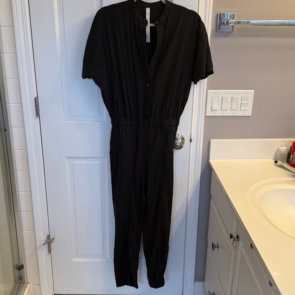 Lululemon Perfectly Poised Jumpsuit Black Short Sleeve Pockets Button Front - Picture 2 of 9